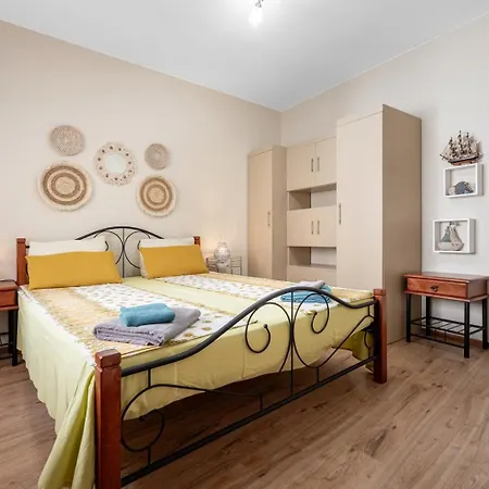 Spacious Family | Free Street Parking Apartment