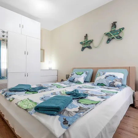 Spacious Family | Free Street Parking Apartment